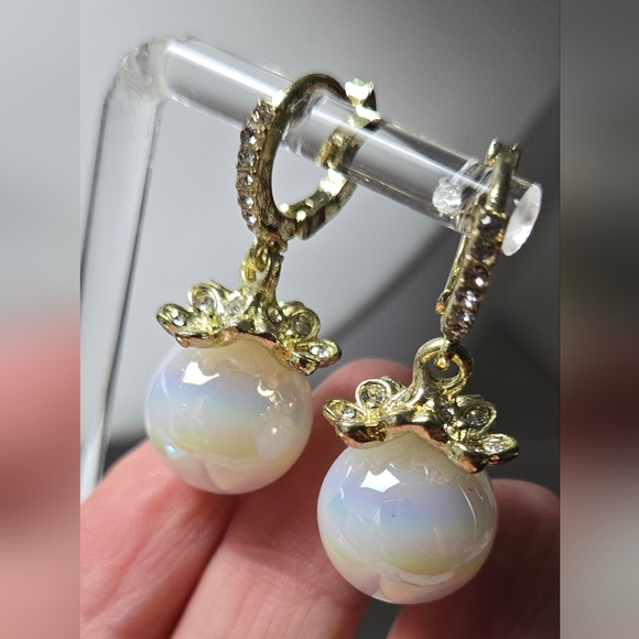 Elegant Gold and White Fuax Pearl Drop Earrings - Picture 4 of 16
